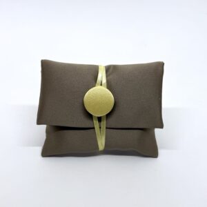 busta in duchesse tortora con bottone